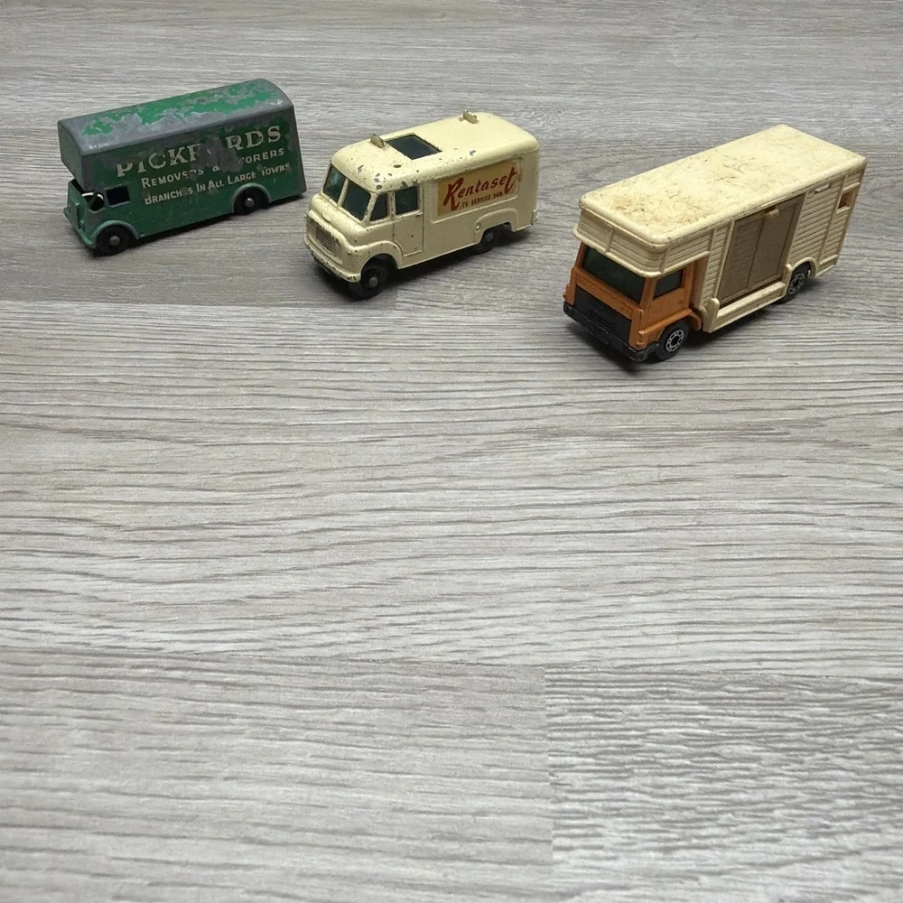 Matchbox Superfast Lesney Bedford Horse-Box No. 40, No. 62 T.V Service Van No.46